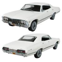 White Chevrolet Impala 1:18 Scale Die-Cast Vehicle